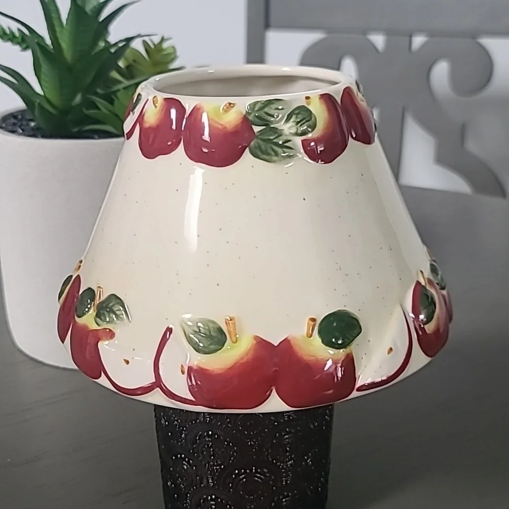 Yankee Candle Ceramic Apple Motif  Candle Shade